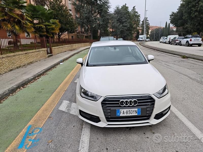 Usata 2015 Audi A1 Sportback Due volumi | 7800 € (Buon prezzo) - Immagine 1/4