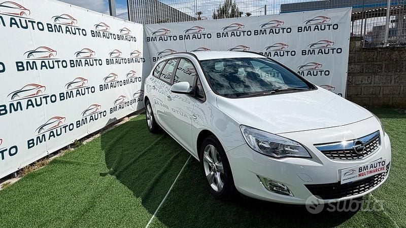 Usata Opel Astra 110 CV (80 kW) 2012 Bianco Station wagon
