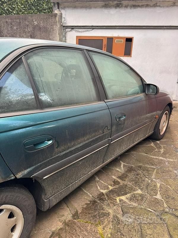 Usata Opel Omega 131 CV (96 kW) 1995 Verde Berlina