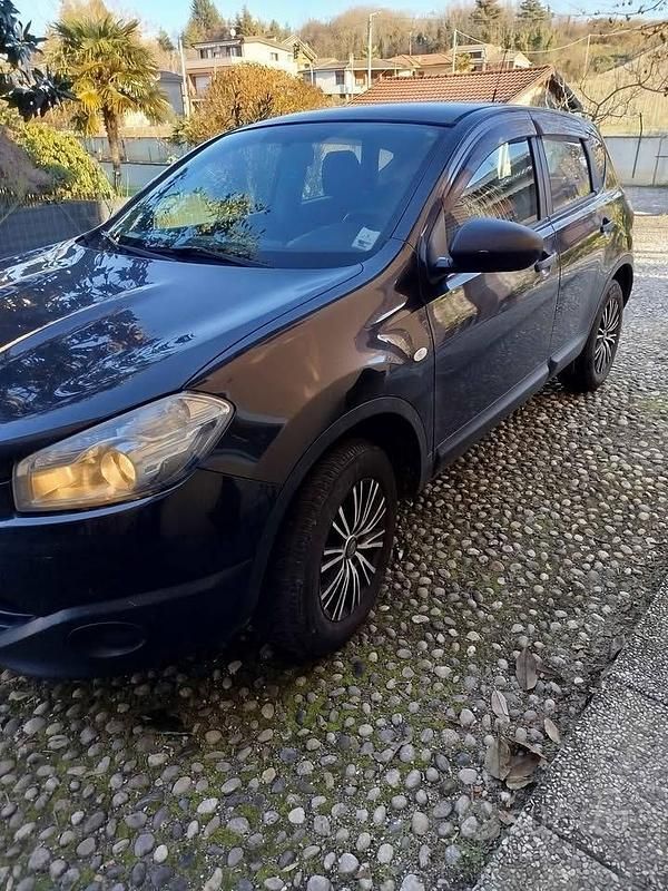Nero Usata 2013 Nissan Qashqai SUV | 4500 € (Buon prezzo) - Immagine 1/4