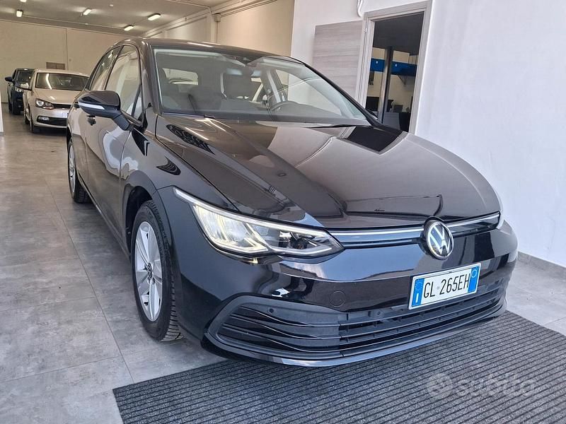 Usata VW Golf VIII Life 116 CV (85 kW) 2022 Nero Berlina