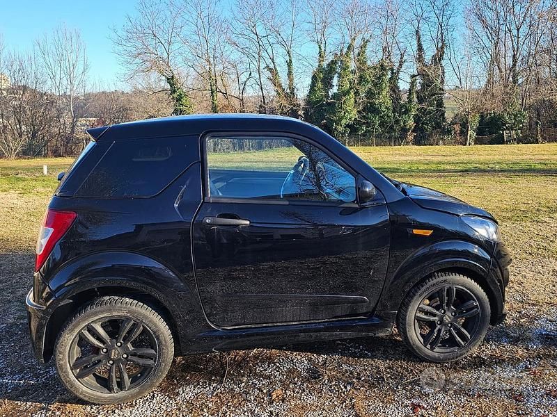 Nero Usata 2021 Ligier JS50 Due volumi | 8500 € - Immagine 1/4