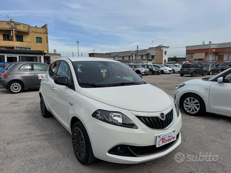 Usata Lancia Ypsilon S 69 CV (50 kW) 2023 Bianco Utilitaria