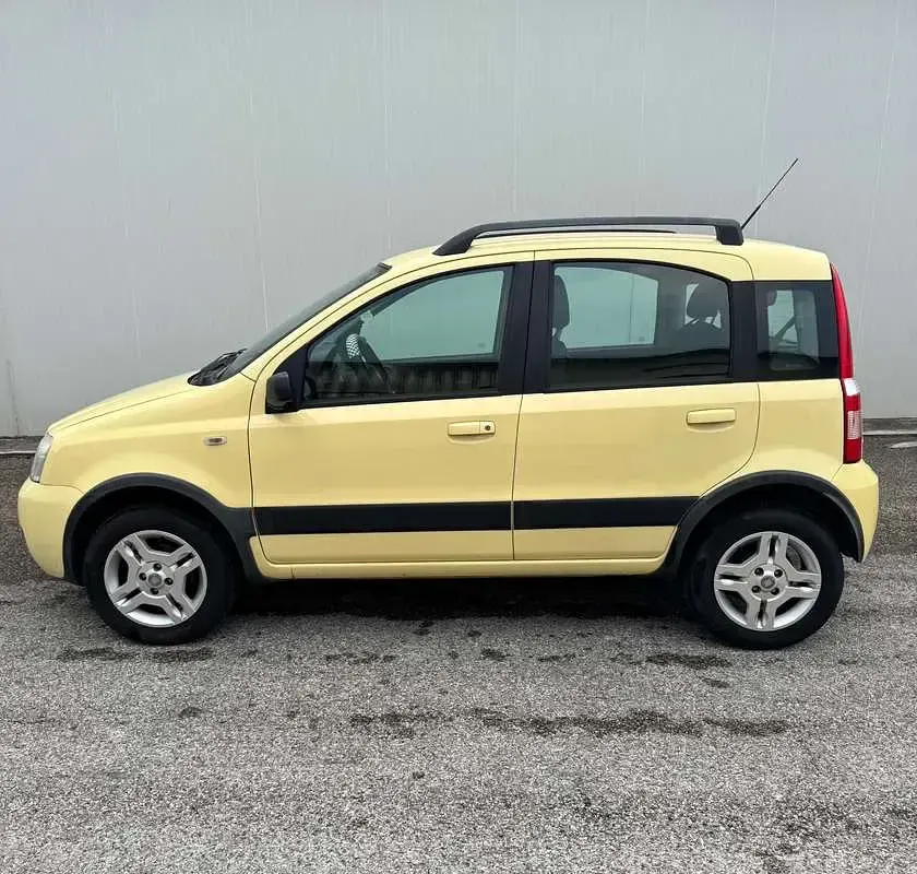 Usata Fiat Panda Climbing 60 CV (44 kW) 2008 Giallo Utilitaria