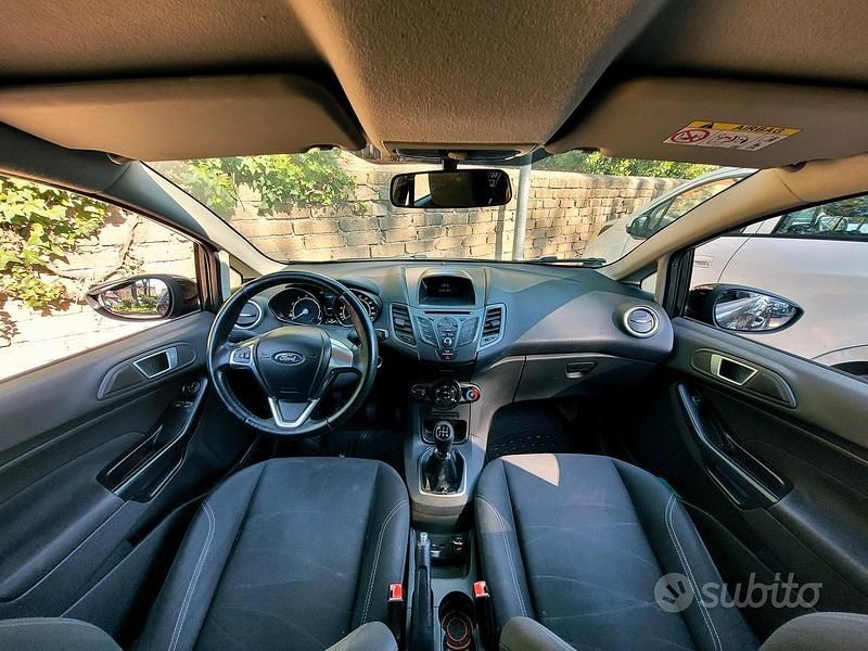 Usata Ford Fiesta Business Edition 60 CV (44 kW) 2015 Nero Utilitaria