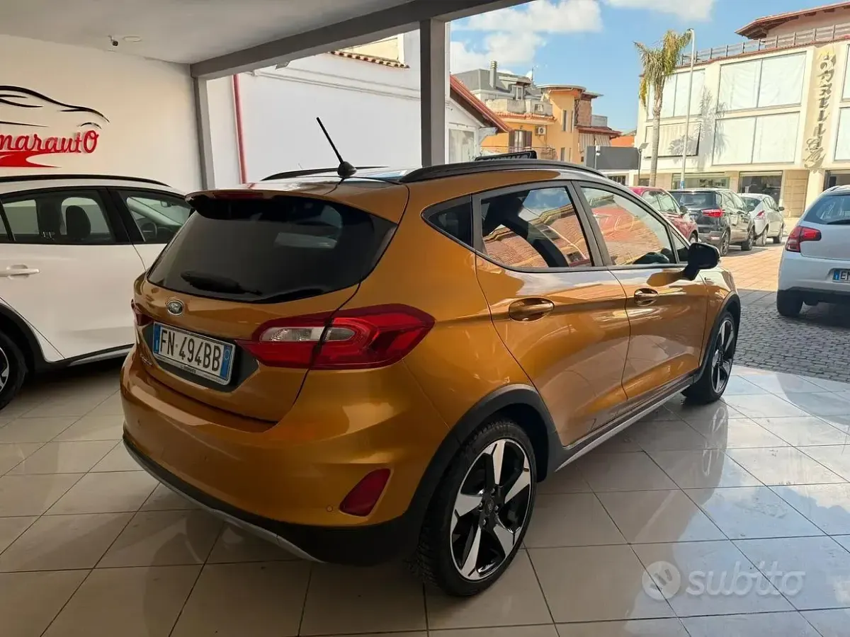 Usata Ford Fiesta 100 CV (73 kW) 2018 Marrone Utilitaria