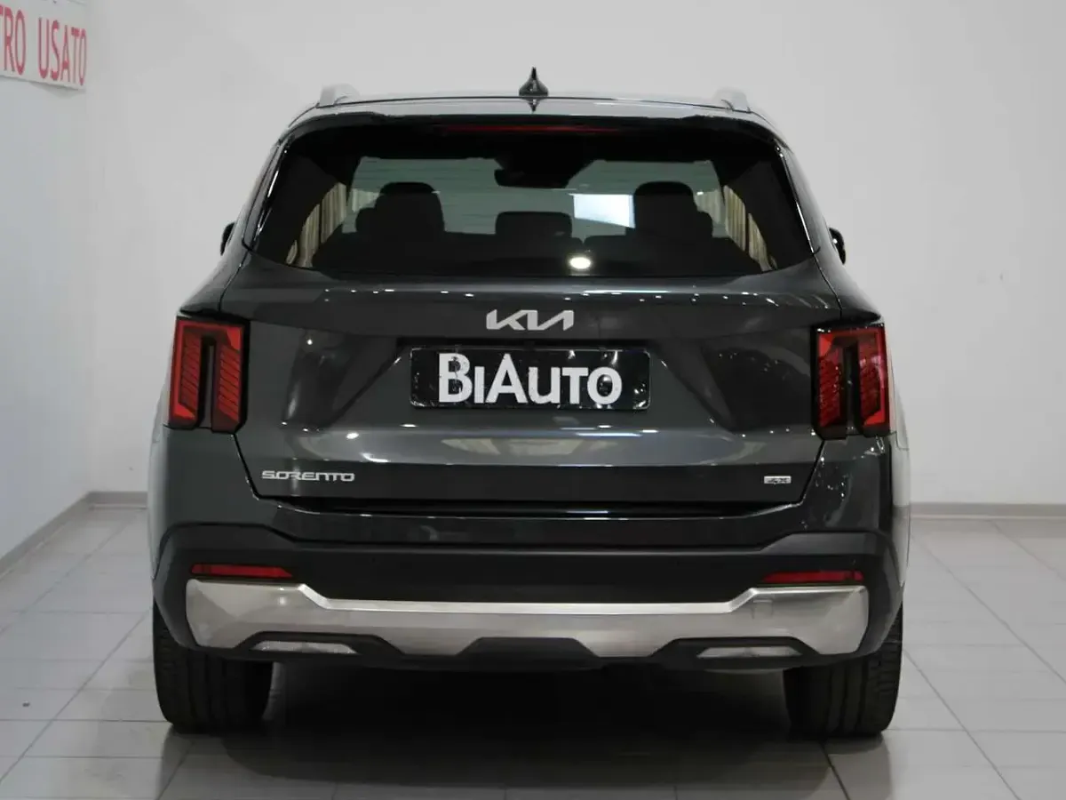 Usata Kia Sorento 193 CV (141 kW) 2024 Grigio SUV