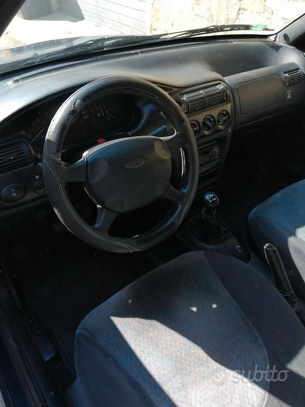 Usata Ford Escort 58 CV (42 kW) 1996 Blu Station wagon