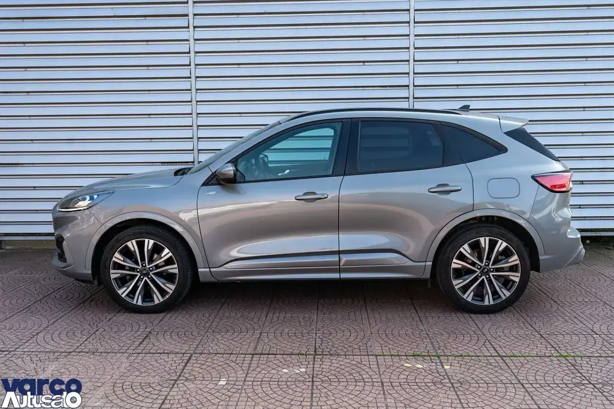 Usata Ford Kuga ST-Line X 224 CV (164 kW) 2022 Grigio metallizzato SUV