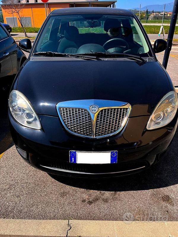 Usata Lancia Ypsilon 69 CV (50 kW) 2011 Nero Utilitaria