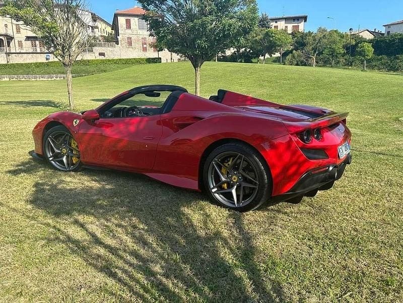 Usata Ferrari F8 721 CV (530 kW) 2023 Rosso Cabrio