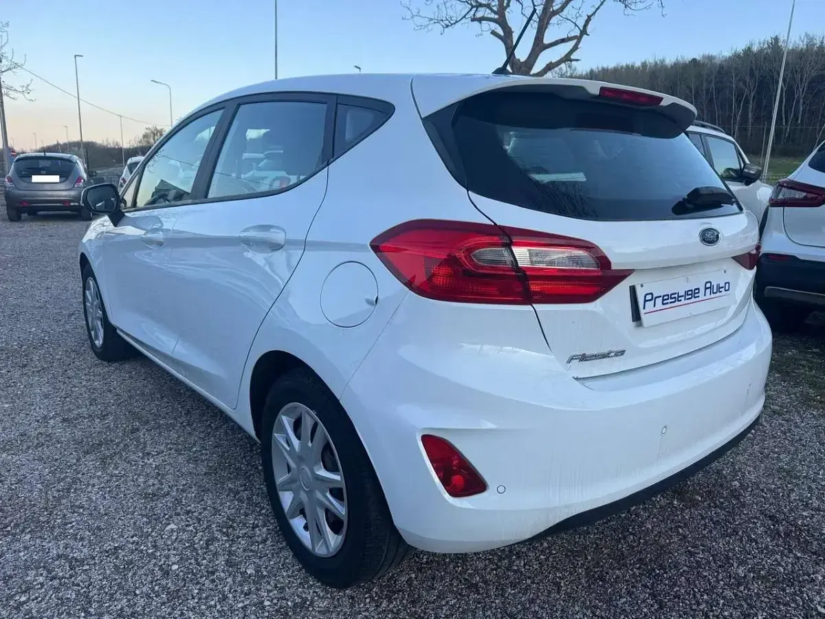 Usata Ford Fiesta 86 CV (63 kW) 2018 Bianco Utilitaria