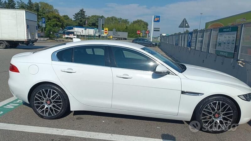 Usata Jaguar XE 200 CV (147 kW) 2019 Bianco Berlina