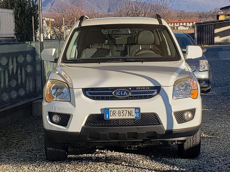 Usata 2008 Kia Sportage SUV | 6150 € (Molto cara) - Immagine 1/4