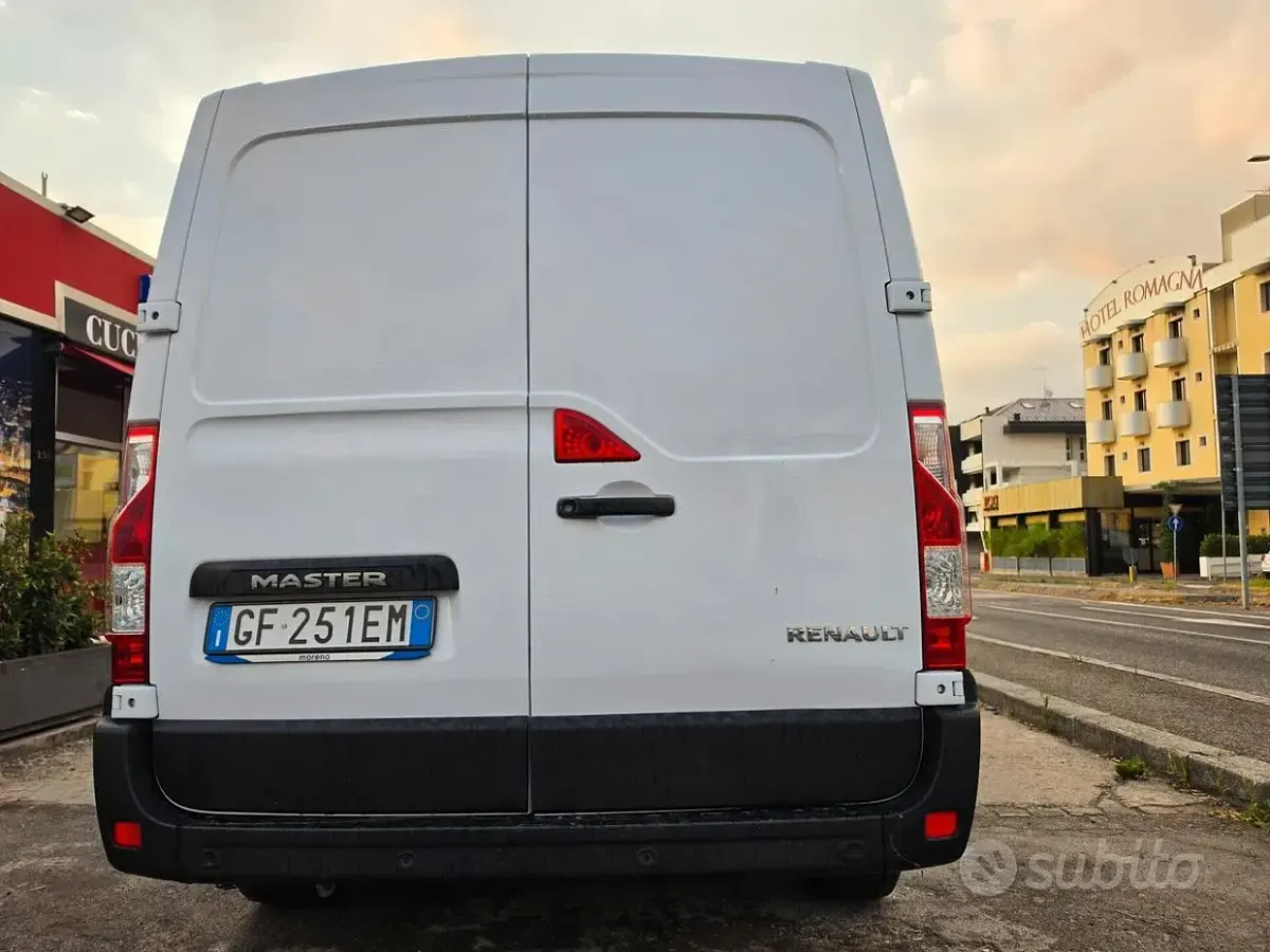 Usata Renault Master 135 CV (99 kW) 2022 Bianco Monovolume