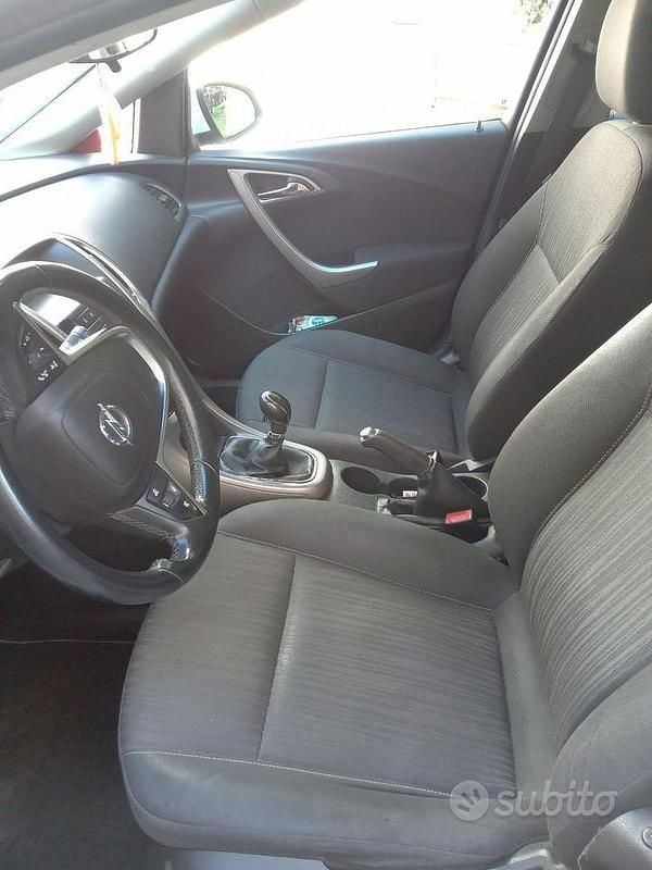 Usata Opel Astra 101 CV (74 kW) 2012 Bianco Station wagon