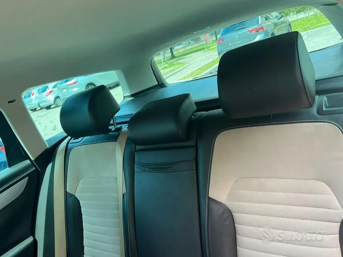 Usata VW Passat 170 CV (125 kW) 2011 Grigio Station wagon