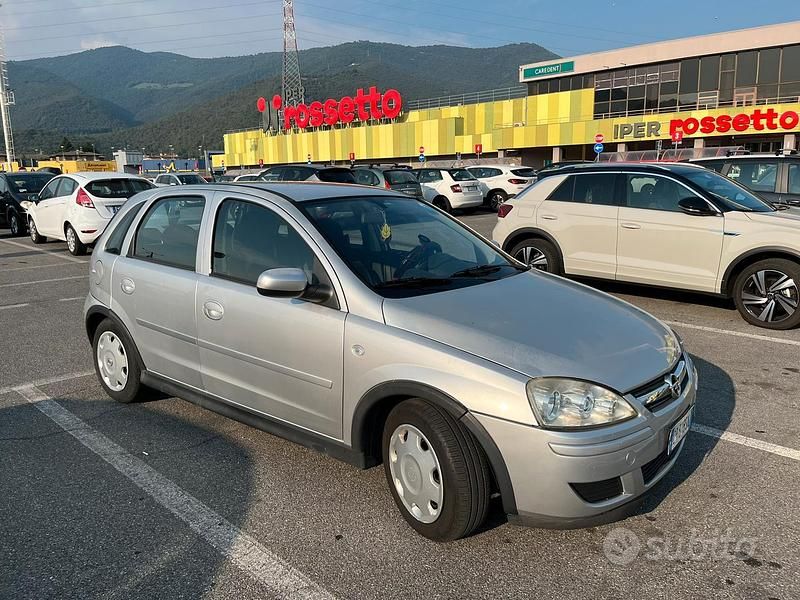 Usata Opel Corsa 69 CV (50 kW) 2004 Grigio Utilitaria
