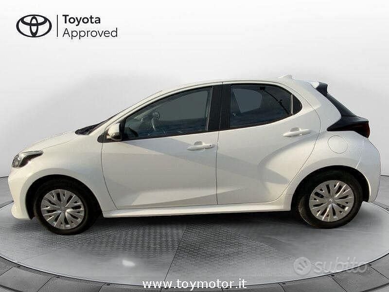 Usata Toyota Yaris Hybrid Active 116 CV (85 kW) 2022 Bianco Berlina