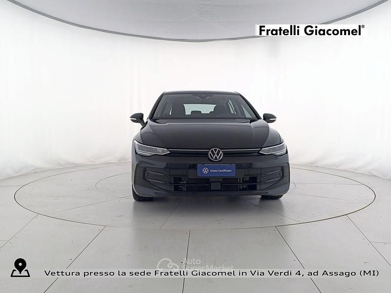Usata VW Golf VIII Life 116 CV (85 kW) 2025 Grenadill black metallizzato Berlina
