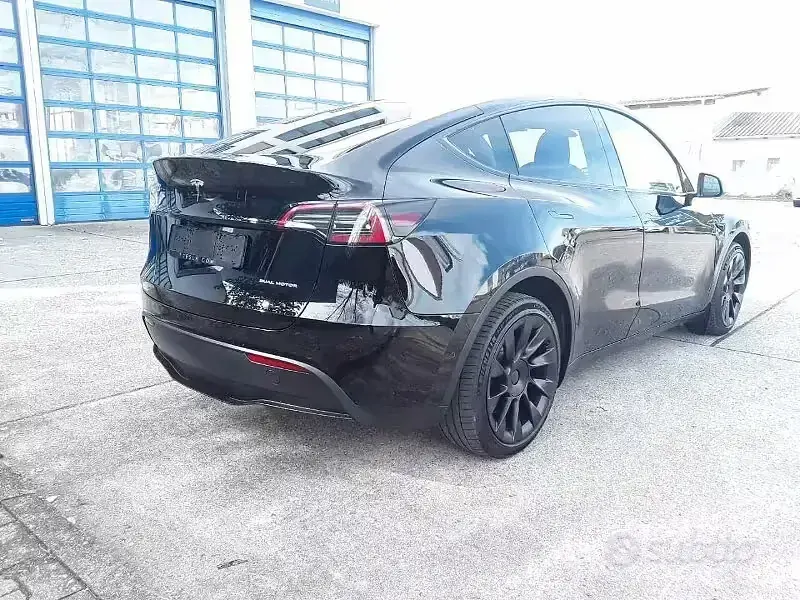 Usata Tesla Model Y Performance 377 kW (513 CV) 2022 Nero SUV