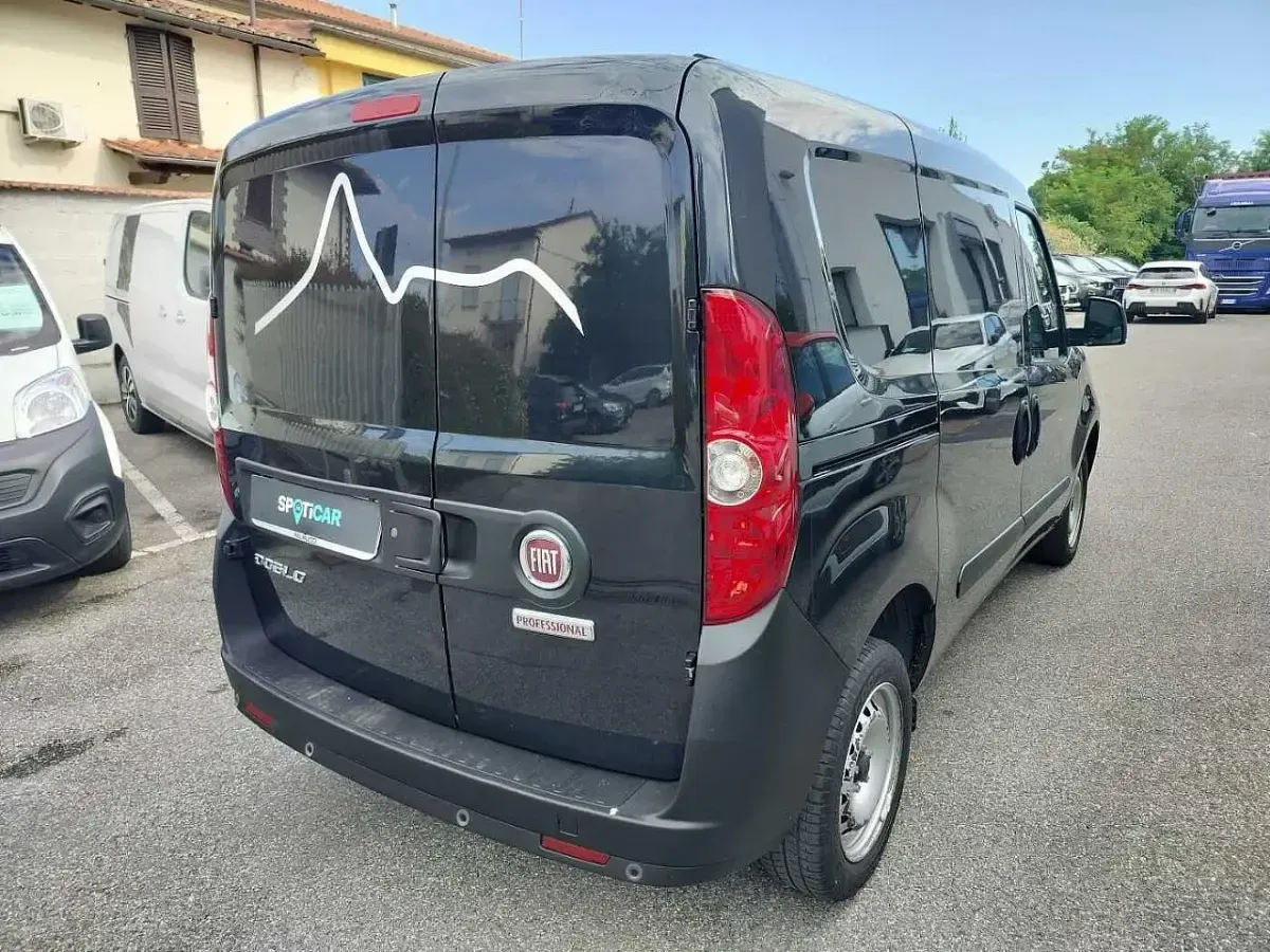 Usata Fiat Doblò Easy 95 CV (69 kW) 2021 Grigio Monovolume