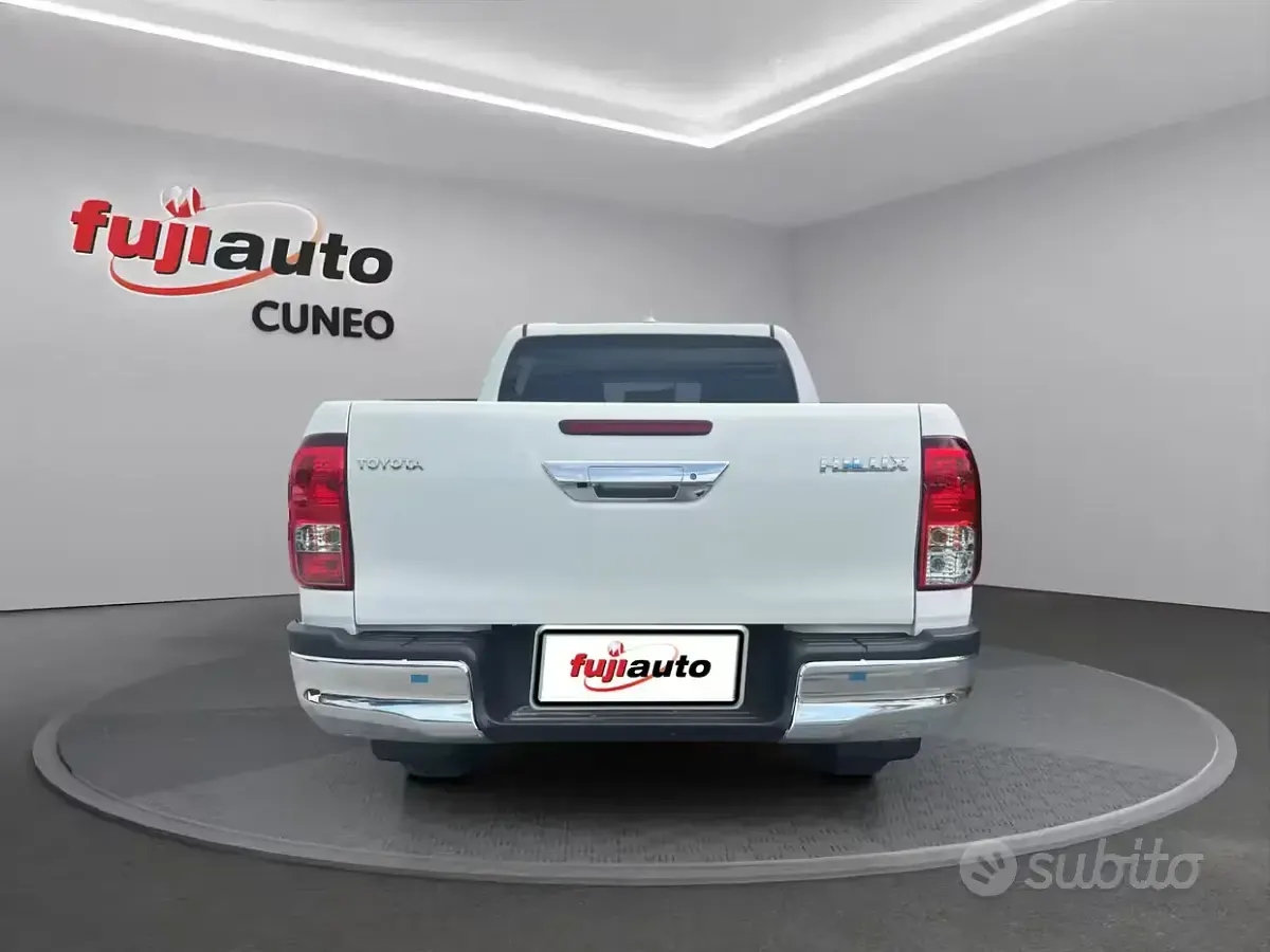 Nuova Toyota HiLux Lounge 204 CV (150 kW) 2026 Bianco Pick-up