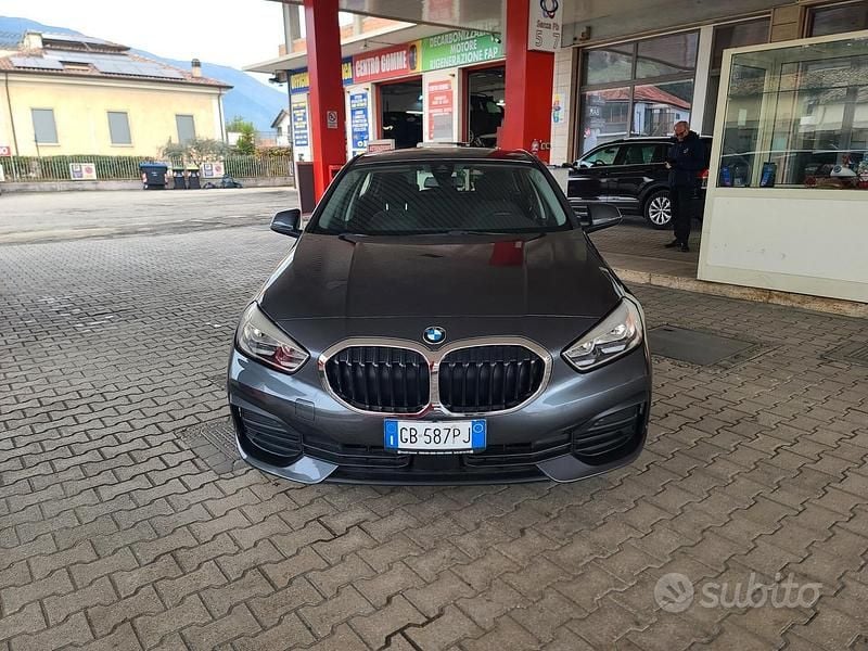 Usata BMW 116 Sport Line 116 CV (85 kW) 2020 Grigio Utilitaria