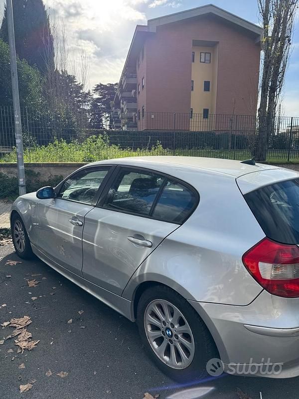 Usata BMW 118 122 CV (89 kW) 2007 Grigio Utilitaria