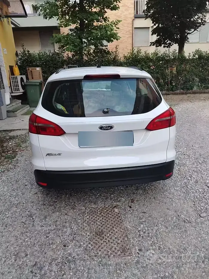 Usata Ford Focus 95 CV (69 kW) 2016 Bianco Station wagon