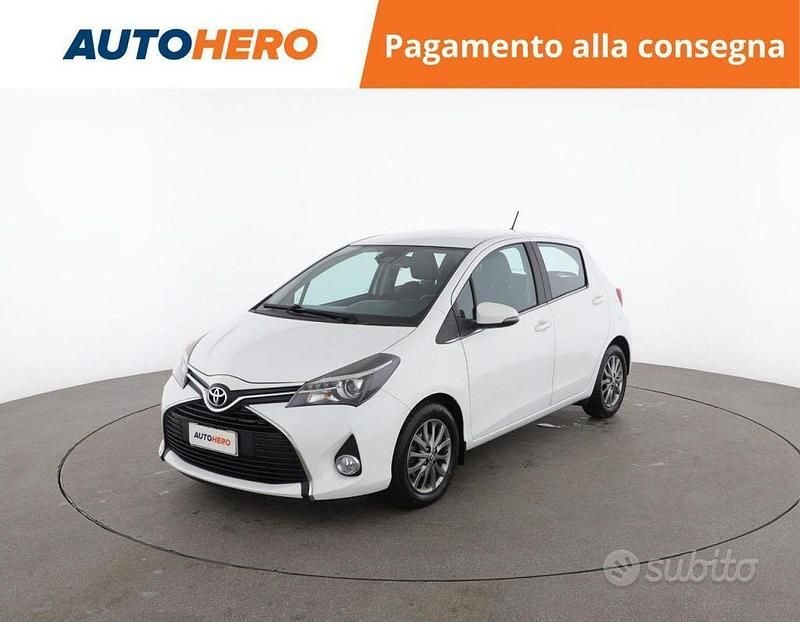 Bianco Usata 2015 Toyota Yaris Active Tre volumi | 10.399 € (Cara) - Immagine 1/4