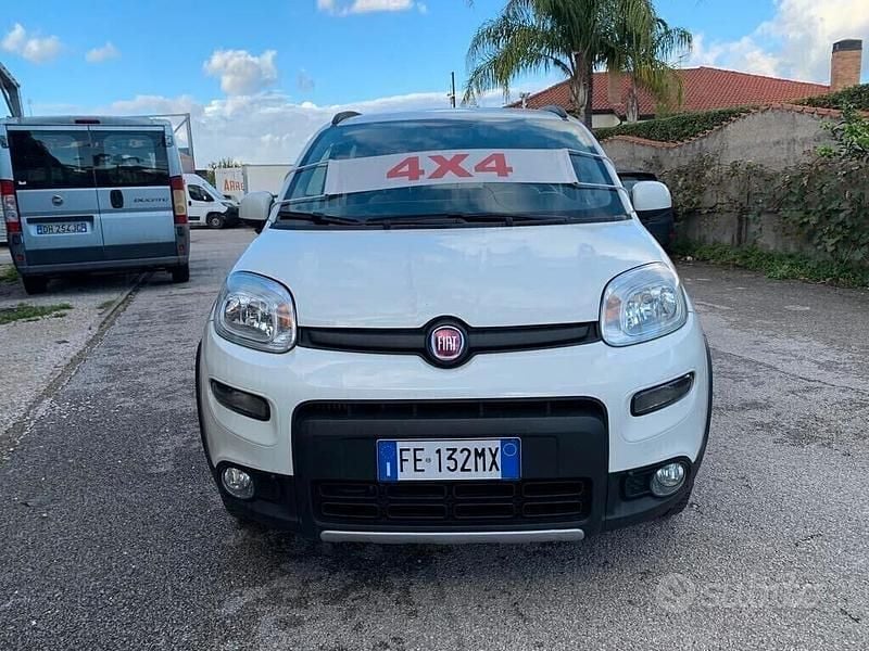 Usata Fiat Panda 4x4 S 95 CV (69 kW) 2016 Bianco Utilitaria