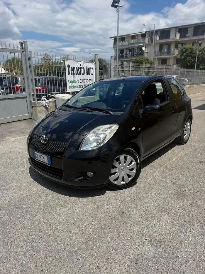 Usata Toyota Yaris 90 CV (66 kW) 2007 Nero Utilitaria