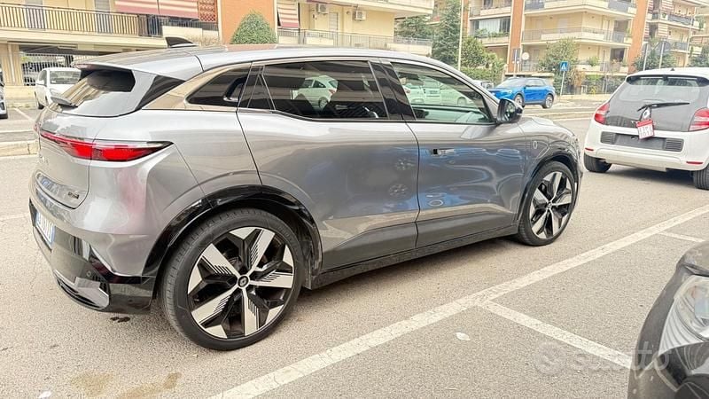 Usata Renault Mégane Komfort 161 kW (220 CV) 2023 Grigio Monovolume