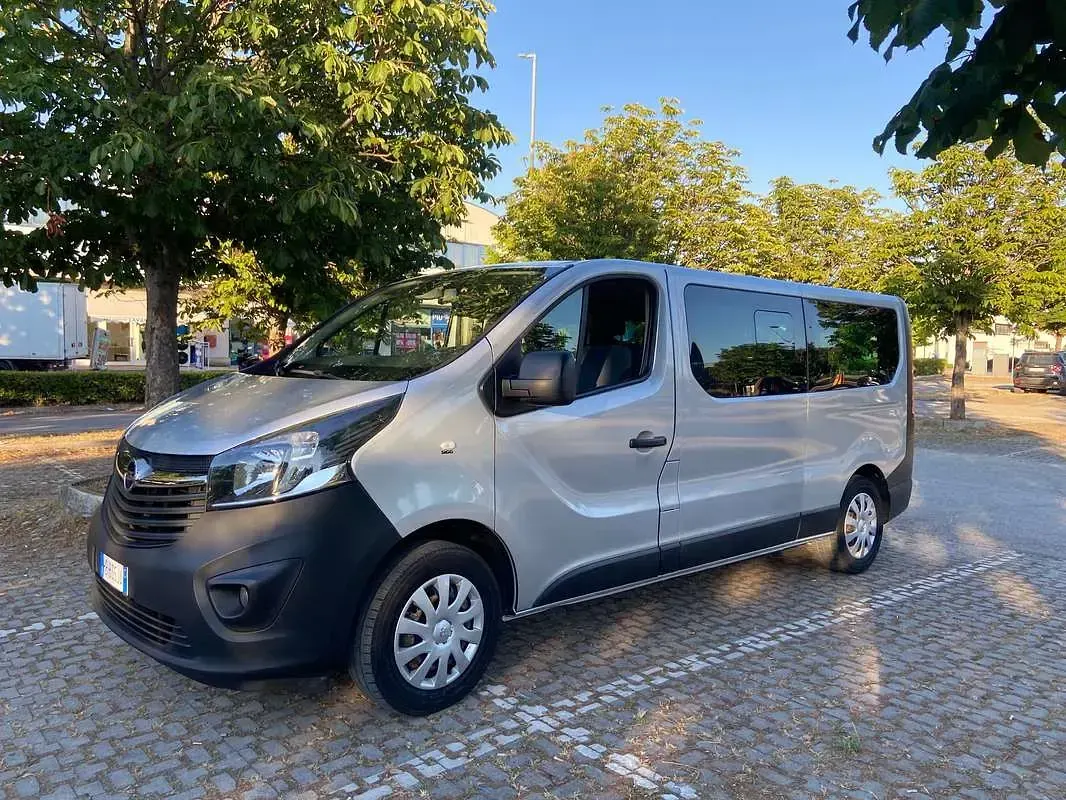 Usata Opel Vivaro 125 CV (91 kW) 2018 Argento Monovolume