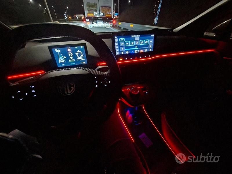 Usata MG MG4 EV Luxury 150 kW (204 CV) 2024 Grigio Utilitaria