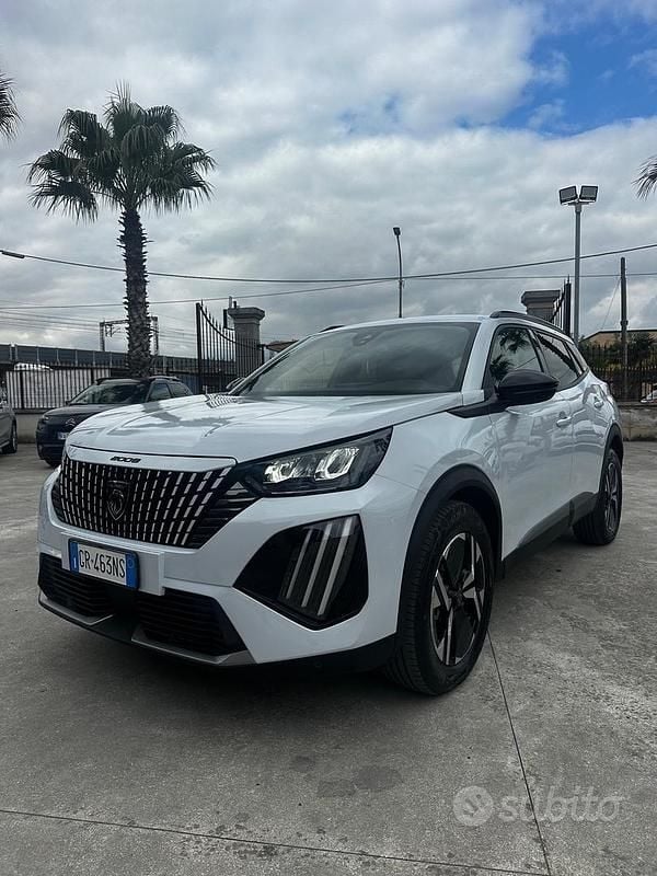Usata Peugeot 2008 Allure 100 CV (73 kW) 2023 Bianco SUV