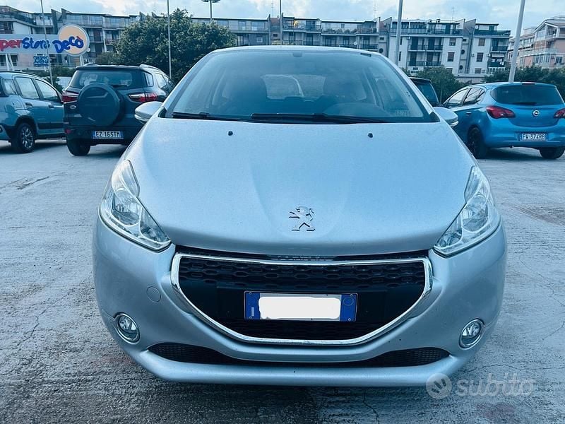 Usata Peugeot 208 Allure 82 CV (60 kW) 2013 Grigio Utilitaria