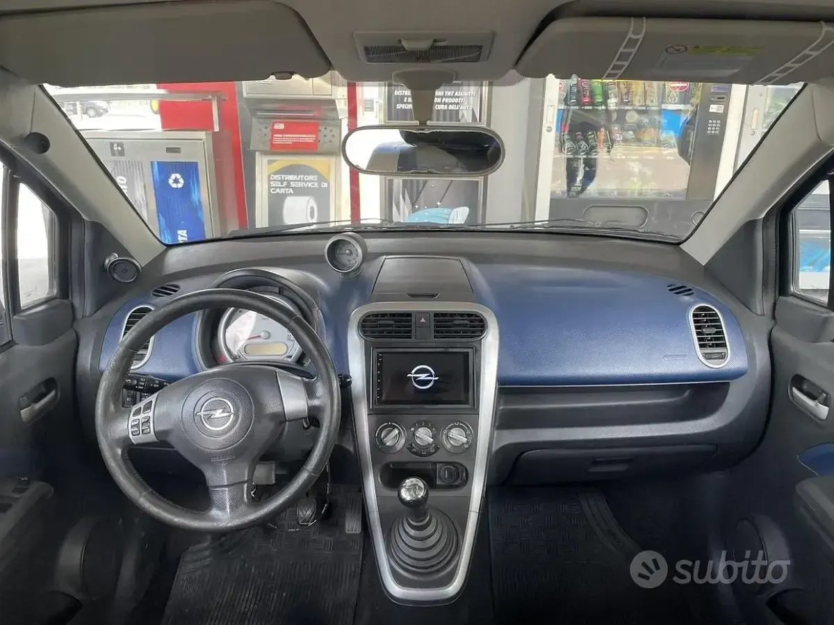 Usata Opel Agila 65 CV (47 kW) 2008 Bluazzurro Utilitaria