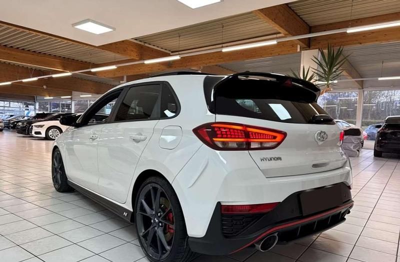Usata Hyundai i30 N Performance 280 CV (205 kW) 2023 Bianco metallizzato Berlina