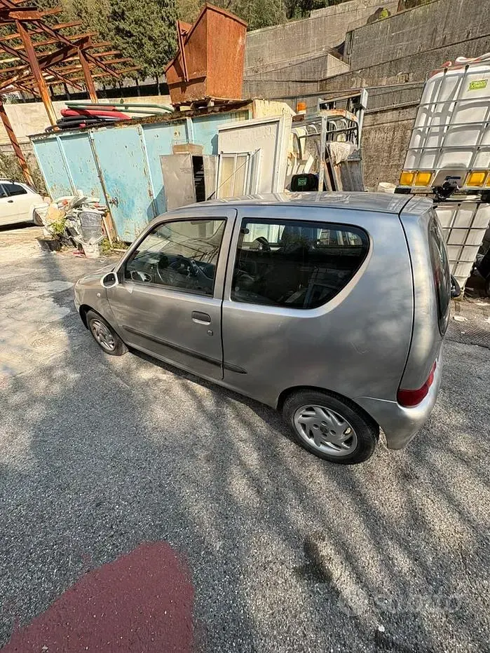 Usata Fiat 600 54 CV (39 kW) 2003 Grigio Berlina