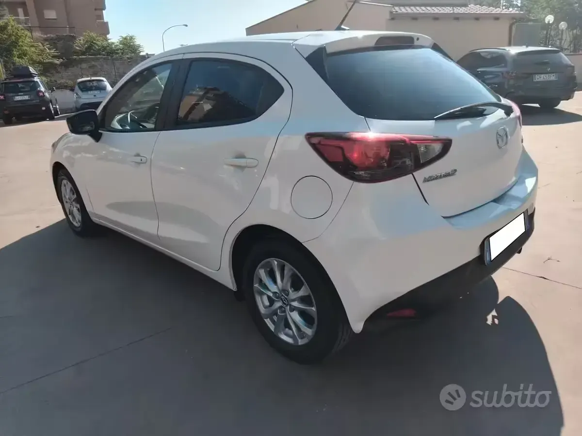 Usata Mazda 2 Exceed 105 CV (77 kW) 2017 Bianco Berlina