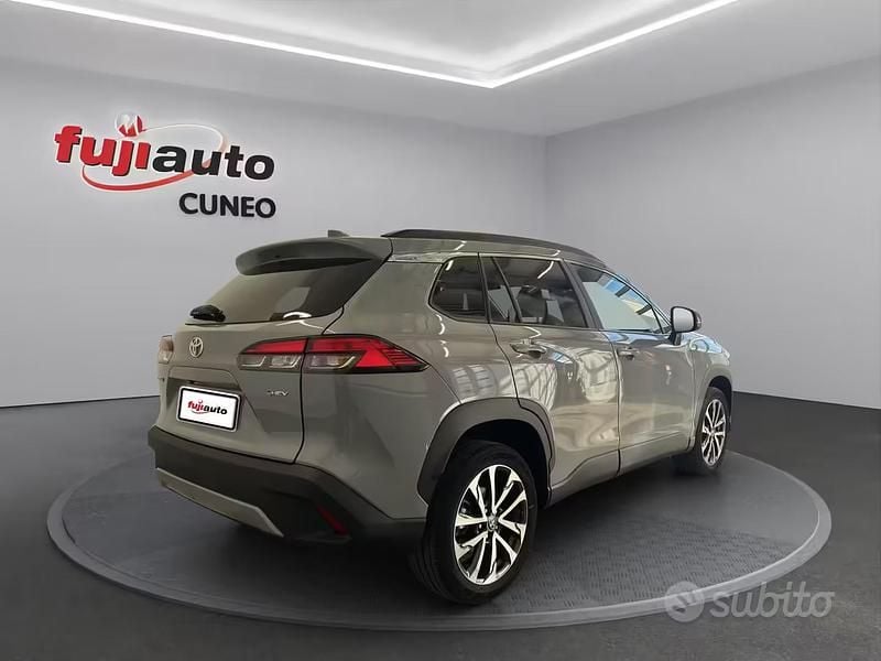 Usata Toyota Corolla Cross Trend 190 CV (139 kW) 2025 Cement grey SUV