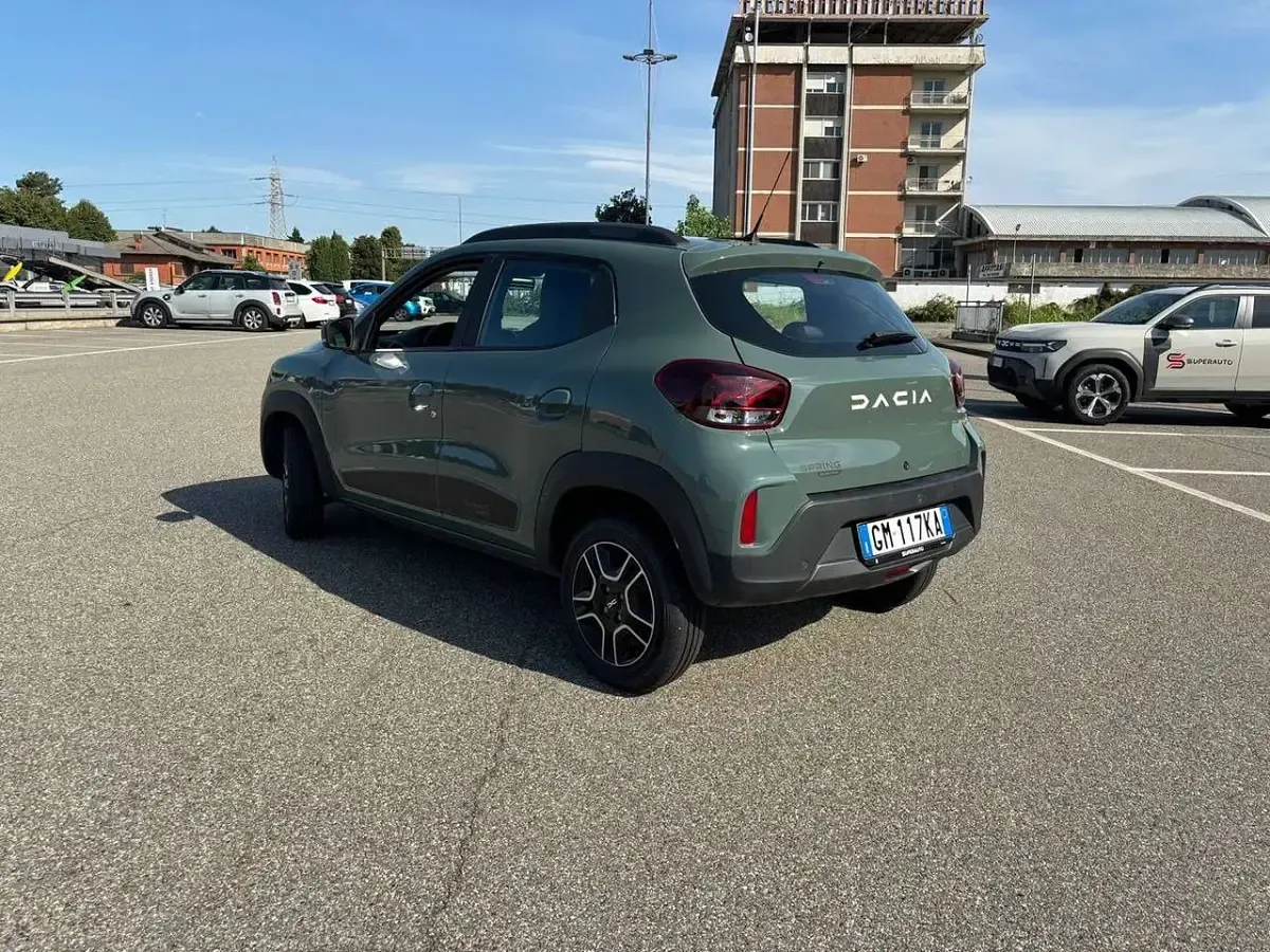 Usata Dacia Spring Expression 33 kW (45 CV) 2023 Verde Utilitaria