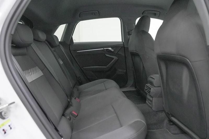 Begagnad Audi A3 Ambiente 150 HK (110 kW) 2024 Halvkombi