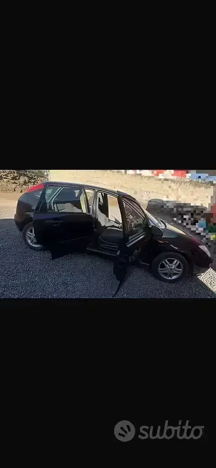 Usata Ford Focus 100 CV (73 kW) 2001 Nero Utilitaria