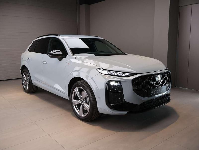 Nuova Audi Q3 S-Line 150 CV (110 kW) 2025 Grigio freccia SUV