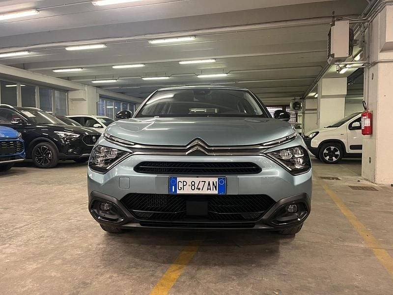 Begagnad Citroën C4 Feel 101 HK (74 kW) 2023 Blå Sedan