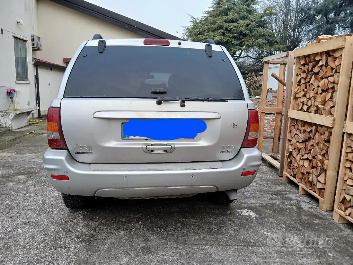 Usata Jeep Grand Cherokee 163 CV (119 kW) 2005 Grigio SUV