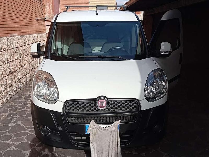 Usata Fiat Doblò 90 CV (66 kW) 2012 Bianco Monovolume